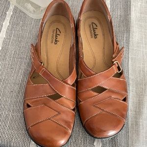 Clarks bendables 7.5 camel color